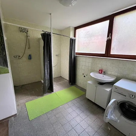 Monteurzimmer 1, Wuerzburg, Gerbrunn, Gemeinschaft Kueche, Wc, Dusche