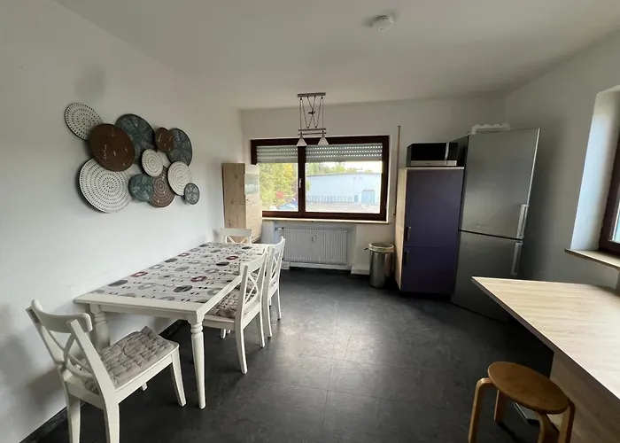 Monteurzimmer 1, Wuerzburg, Gerbrunn, Gemeinschaft Kueche, Wc, Dusche شقة *